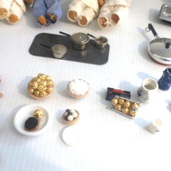 TYS1 - Huge Lot Doll House CHEF'S KITCHEN Barbie Kitchen Pots Pans Dishes Fridge - Picture 2 of 15